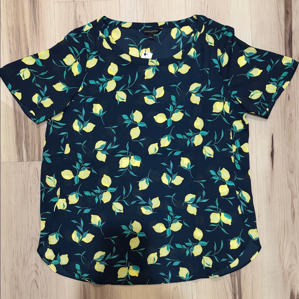 NWT Banana Republic Factory Navy Short Sleeve Blouse with Yellow Lemon Print